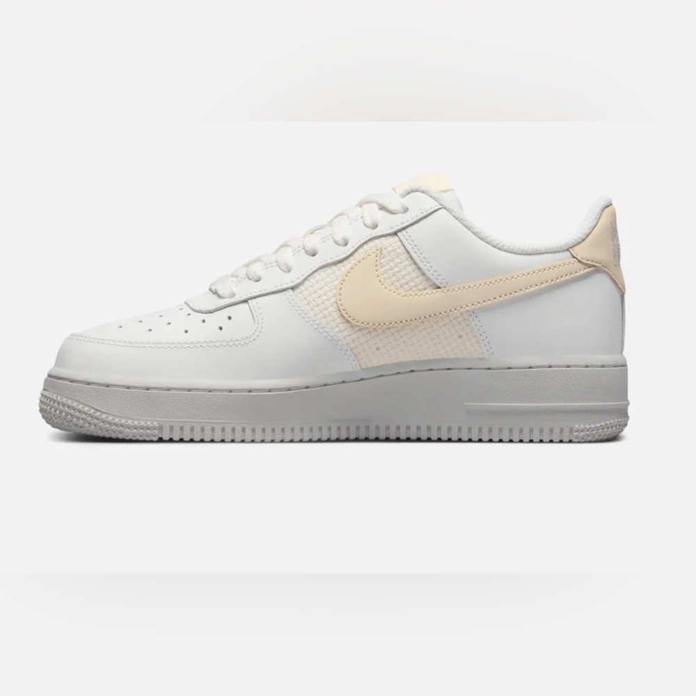 Nike Women's Air Force 1 '07 ESS